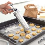 InnovaGoods V0103383 Машина за приготвяне на бисквитки и втулка за торта